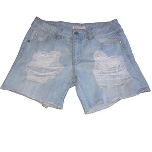 Refuge distressed jean shorts. (4) light blue